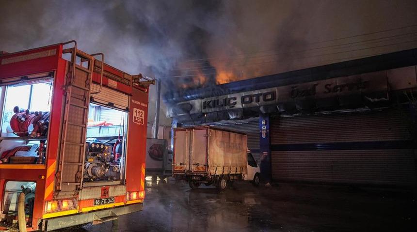 Oto tamir ve yedek parça dükkanı alevlere teslim oldu