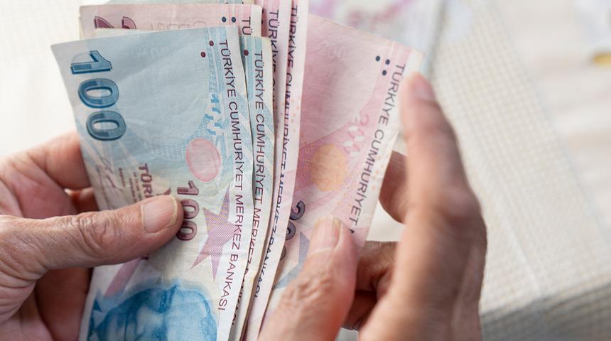 Emekli bayram ikramiyesinde tartışma yaratan detay: "250 TL’yi de bugün yatırıyorlar"