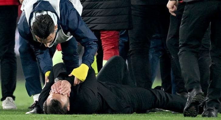 Galatasaray'a 2-1 mağlup olan Mourinho'nun Okan Buruk'a hareketi dünya basınında: Çok garip! G4