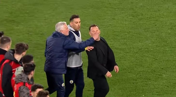 Galatasaray'a 2-1 mağlup olan Mourinho'nun Okan Buruk'a hareketi dünya basınında: Çok garip! G5