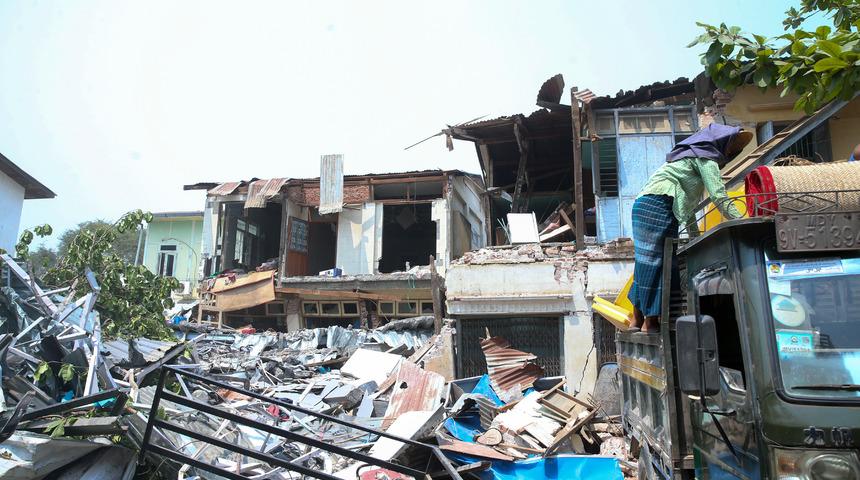 Myanmar'daki depremlerde bilanço ağırlaşıyor: Can kaybı 3 bini aştı