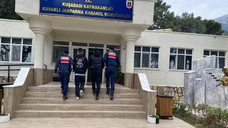 Yunanistan'a yüzerek geçmeye çalışırken yakalandılar