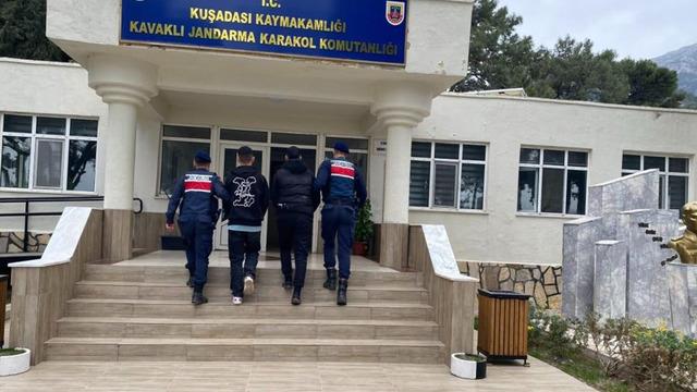 Yunanistan'a yüzerek geçmeye çalışırken yakalandılar