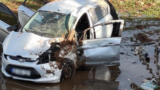 Adıyaman'da otomobil şarampole yuvarlandı: 3 yaralı