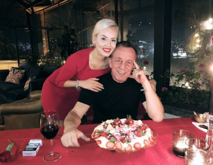 39 yaş küçük sevgili ile romantik kutlama G3