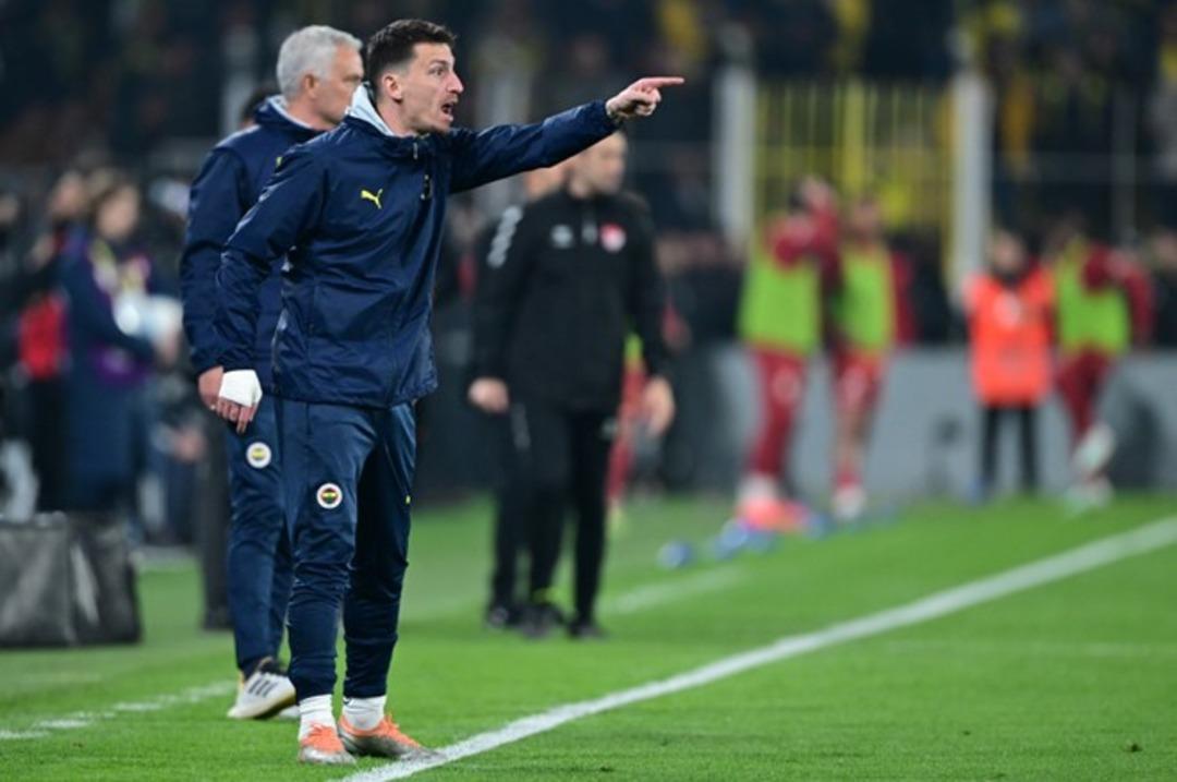 Galatasaray yenilgisinin ardından Fenerbahçe den bir tek Mert Hakan Yandaş konuştu! Tek cümlelik tepki... 2