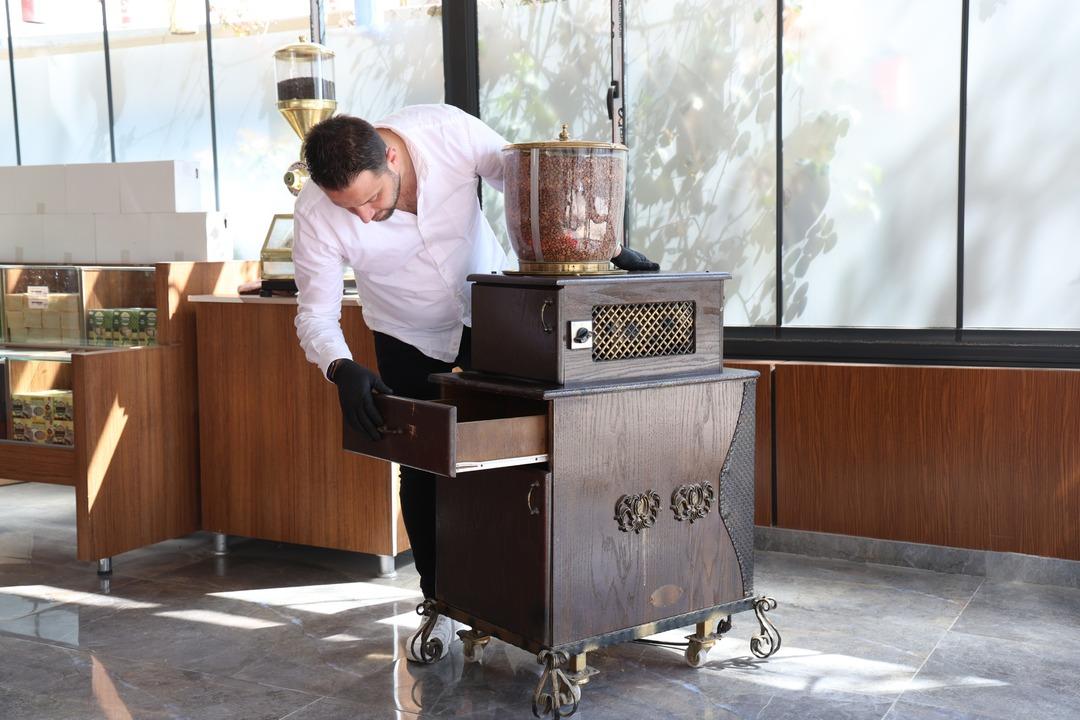 Elazığ da bir evin bodrum katında bulundu! 100 yıllık kahve makinesi dikkat çekti 1