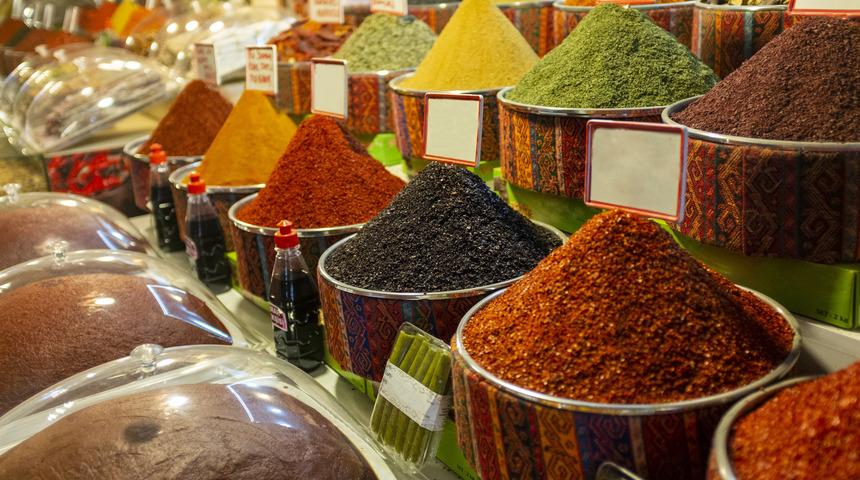Baharat nasıl saklanır? Baharatların son kullanma tarihi var mı? Uzun süre saklanan baharat bozulur mu?