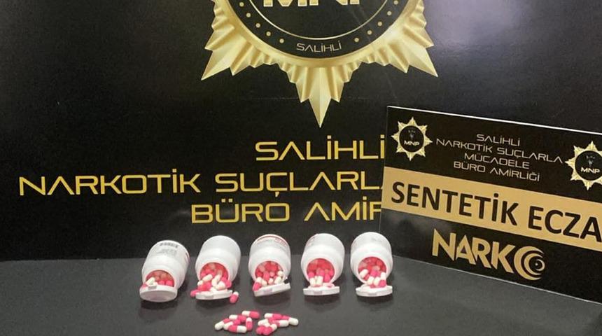 Manisa’da torbacı operasyonu! Üst aramasından 267 uyuşturucu hap çıktı