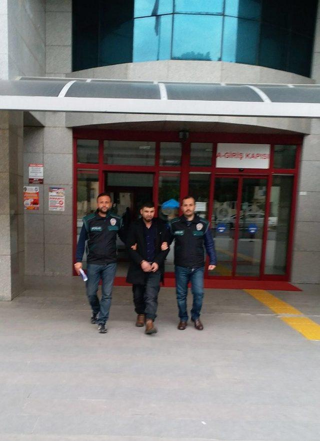 Polisin durduğu araçta uyuşturucu ve silah ele geçirildi