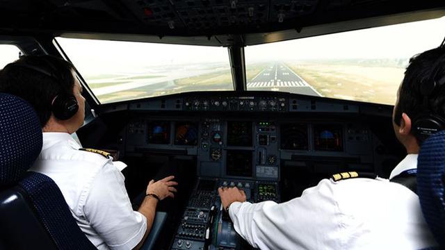 Sabiha Gökçen Havalimanı'nda panik anlar! Kısa süreliğine uçuşlar durdu... Pilot kuleye seslendi: Çarpmış olabilirim