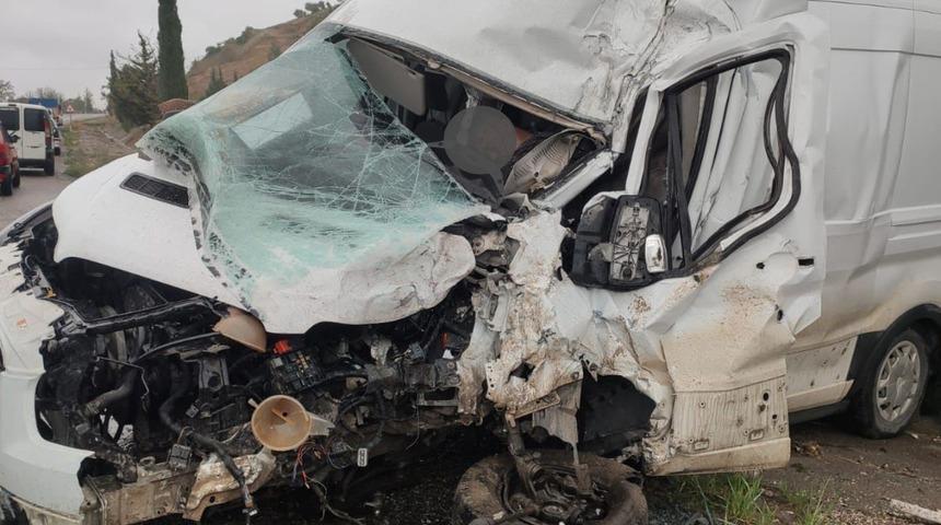 Adıyaman'da kamyon ile minibüs çarpıştı: 1 ölü