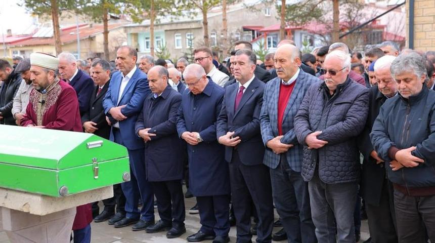 Bakan Güler, Bayburt’ta cenaze namazına katıldı