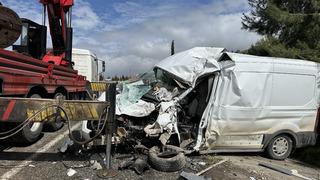 Adıyaman'da kamyonla minibüs çarpıştı! 1 kişi hayatını kaybetti