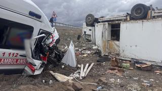 Kayseri'de ambulans ile kamyonet çarpıştı! 6 kişi yaralandı