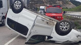 Tokat'ta hafif ticari araç devrildi: 4 kişi yaralandı