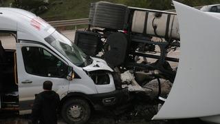 Tokat'ta yolcu minibüsü ile tır çarpıştı! 5 kişi yaralandı