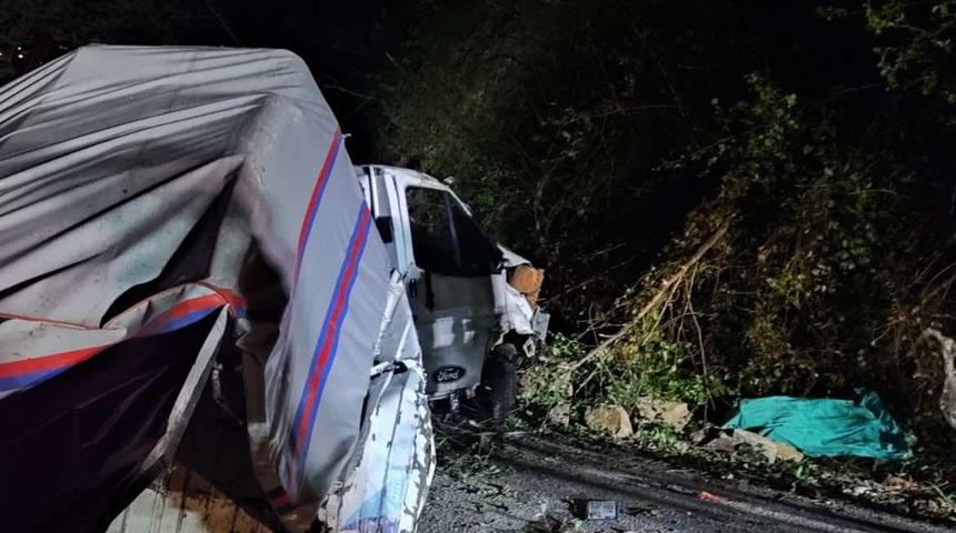 Giresun'da kamyonet uçuruma yuvarlandı: 1 kişi hayatını kaybetti, 1 kişi yaralandı