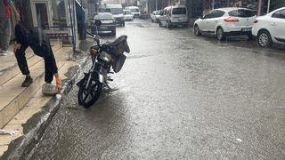 Şanlıurfa'da sağanak: Bazı cadde ve sokaklarda su birikintileri oluştu