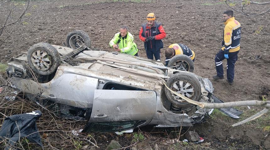 Amasya'da otomobil şarampole devrildi! 1 kişi hayatını kaybetti, 2 kişi yaralandı
