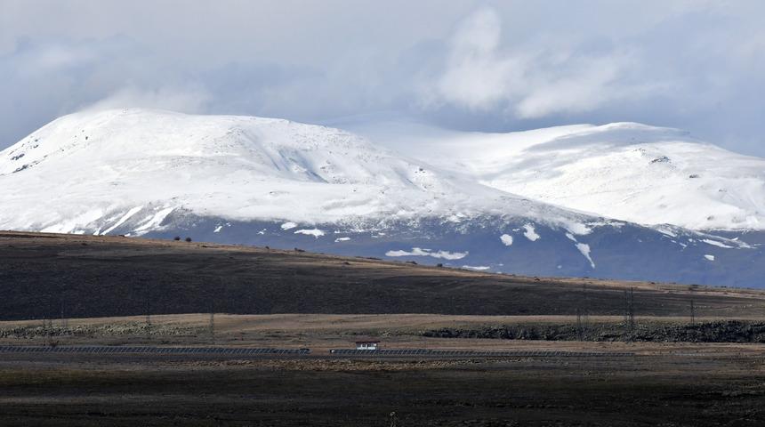 Kars'ın yüksek kesimlerinde kar etkili oldu
