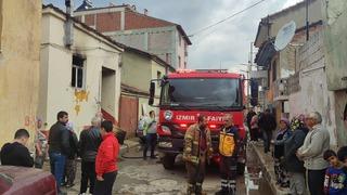 İzmir'de evde çıkan yangında dumandan etkilenen kişi hastaneye kaldırıldı