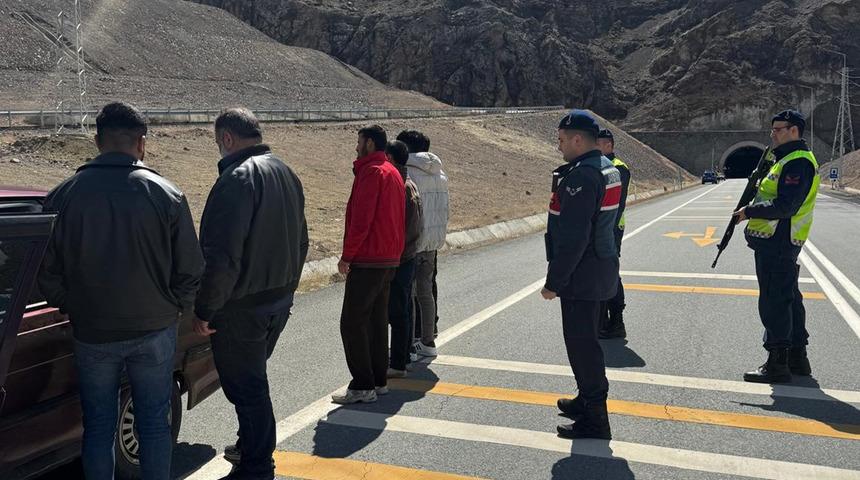 Artvin’de göçmen kaçakçılığı operasyonu! 2 organizatör yakalandı