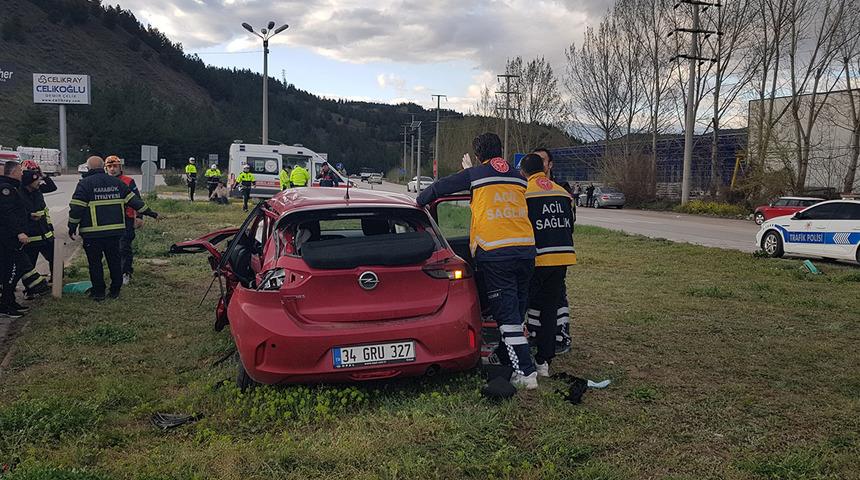 Karabük'te otomobil ile tır çarpıştı: 3 kişi hayatını kaybetti, 2 kişi ağır yaralandı