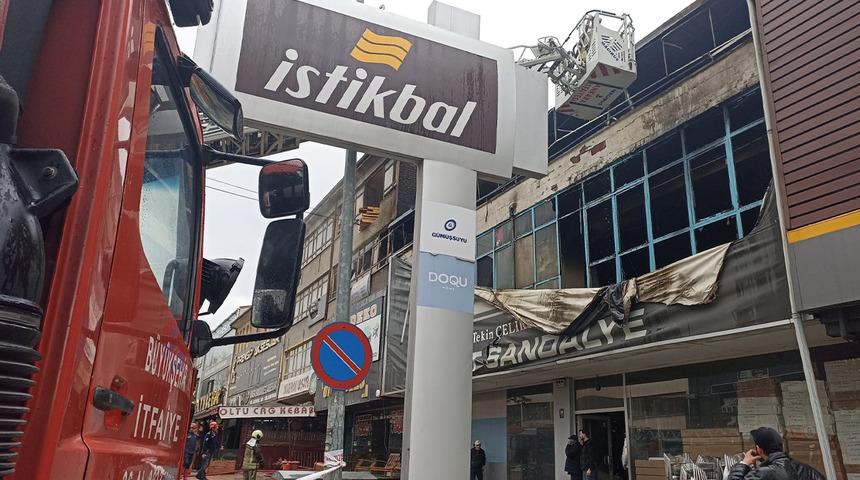 Ankara'da 2 katlı mobilya dükkanında çıkan yangın söndürüldü