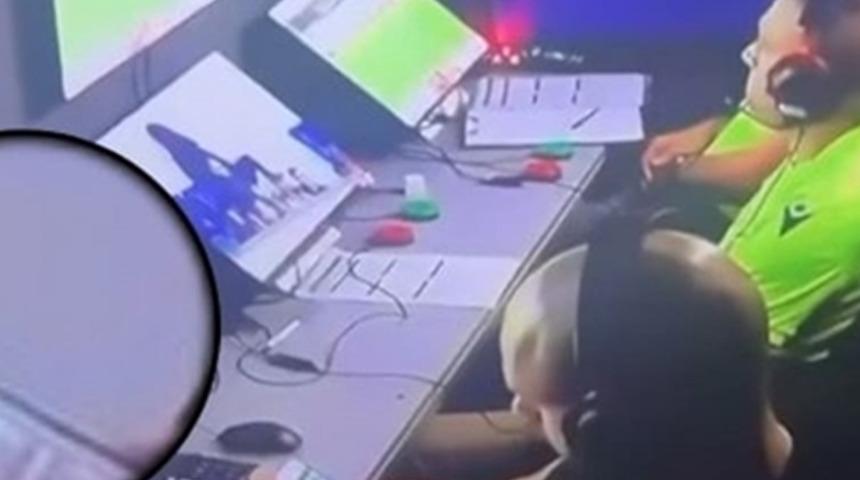 VAR odasında skandal olay! Maçın hakemleri bahis oynarken görüntülendi