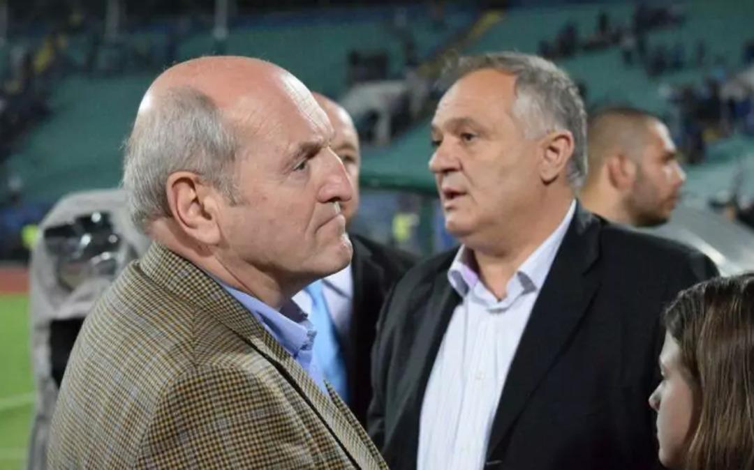 VAR odasında skandal olay! Maçın hakemleri bahis oynarken görüntülendi 2