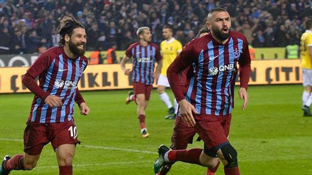 Burak Yılmaz &ouml;zel u&ccedil;akla Trabzon'a geldi