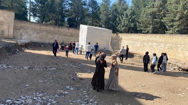 Tescilli eser olmayan Veysel Karani Türbesi aslına uygun yapılıyor