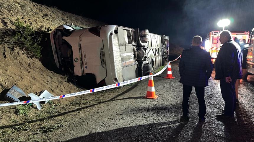 Çankırı'da işçileri taşıyan otobüsü devrildi! Çok sayıda yaralı var
