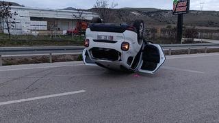 Ankara'da kontrolden çıkan otomobil takla attı: 3 yaralı