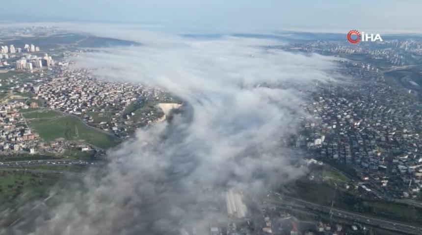 İstanbul’da sis bulutları kartpostallık görüntü oluşturdu