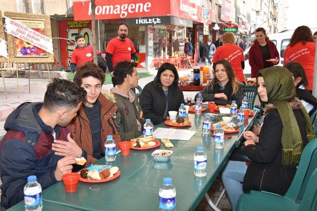 Kadın kuaföründen Mehmetçik Vakfı'na anlamlı bağış