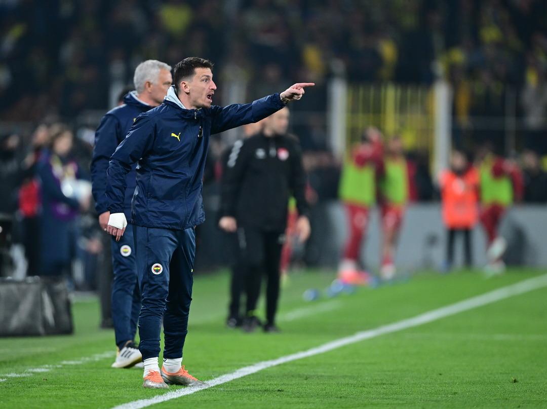 AA-20250402-37520525-37520521-FENERBAHCE_GALATASARAY