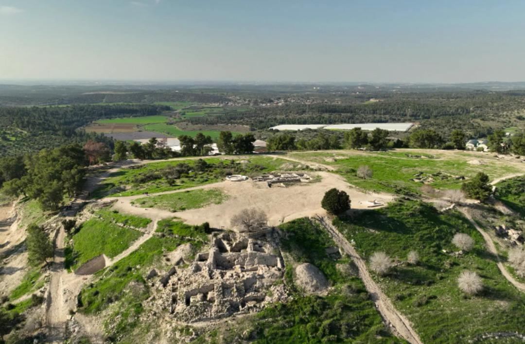 Böcek şeklindeydi: Güzel olduğu için aldı... 3 yaşındaki kız 3800 yıllık muska buldu!  1