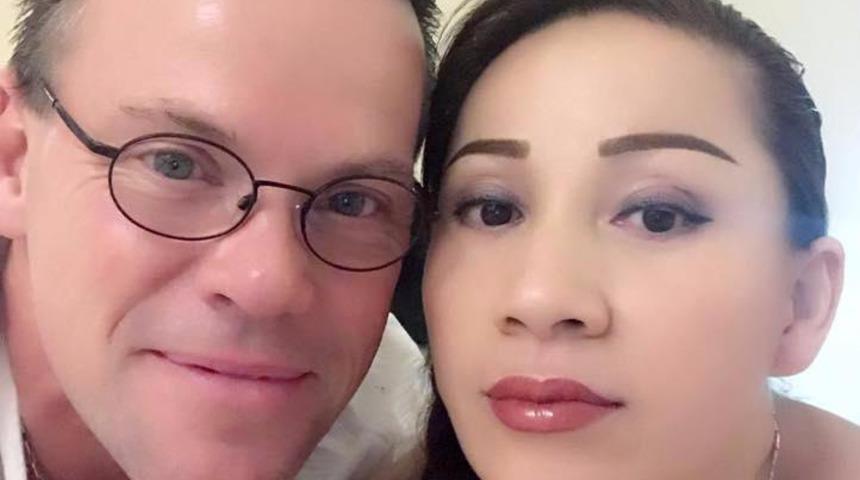 Y&uuml;z&uuml;ğ&uuml;yle nişanlısının testislerini par&ccedil;aladı!