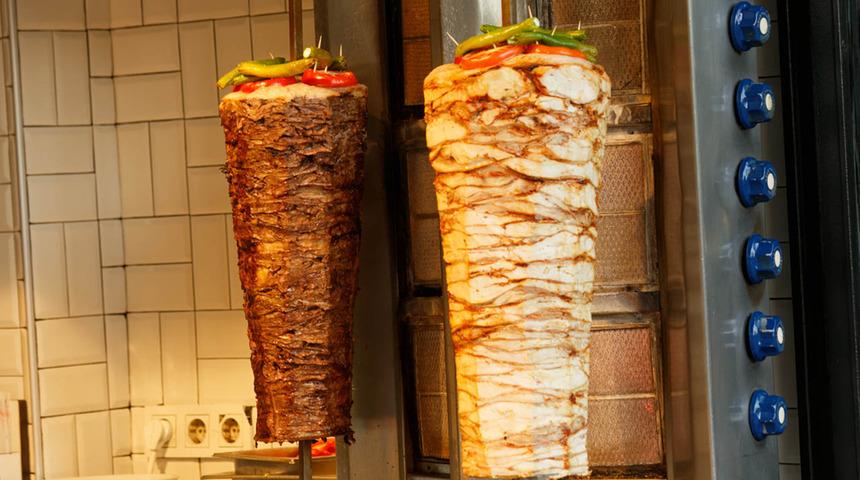 'Öldürmeye teşebbüs' 648 kişiyi zehirlemişti! Uzman isimden 'Tavuk döner' uyarısı: Çamaşır suyuyla beyazlatıyorlar!