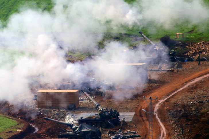 Sınırdan çok sıcak görüntüler... Bombardıman başladı G1