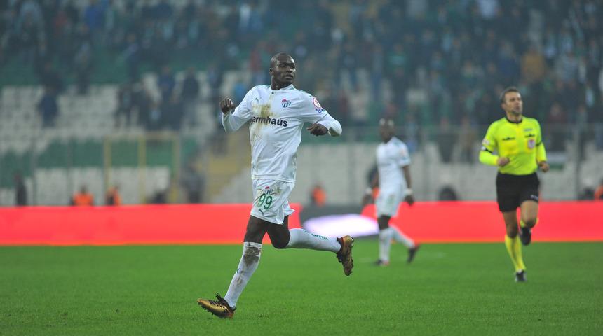 Bursaspor'da Moussa Sow, Galatasaray ma&ccedil;ına yetişecek