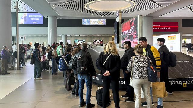 İstanbul Havalimanı'nda bayram tatili dönüşü yoğunluğu