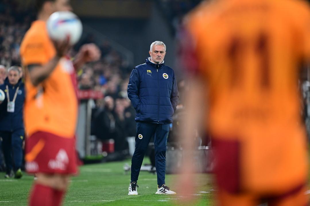 AA-20250402-37519988-37519986-FENERBAHCE_GALATASARAY (1)