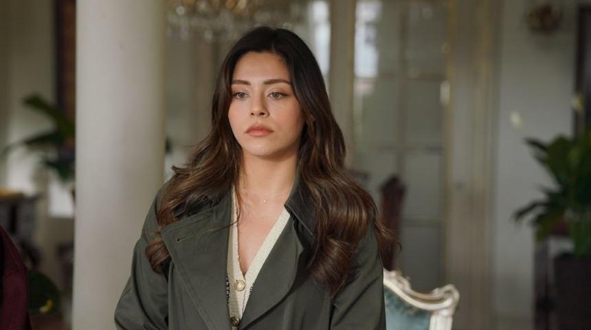 Kızılcık Şerbeti'nin Doğa'sı Sıla Türkoğlu yeni yaşını sevgilisiyle kutladı! Doğum günü pozlarına beğeni yağdı