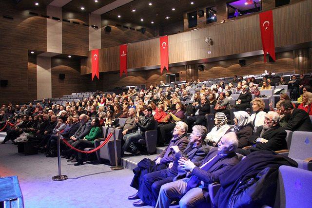 Müzeyyen Senar şarkılarıyla anıldı 2