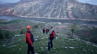 Siirt'te çoban kayalıklarda mahsur kaldı! Yardımına ekipler koştu