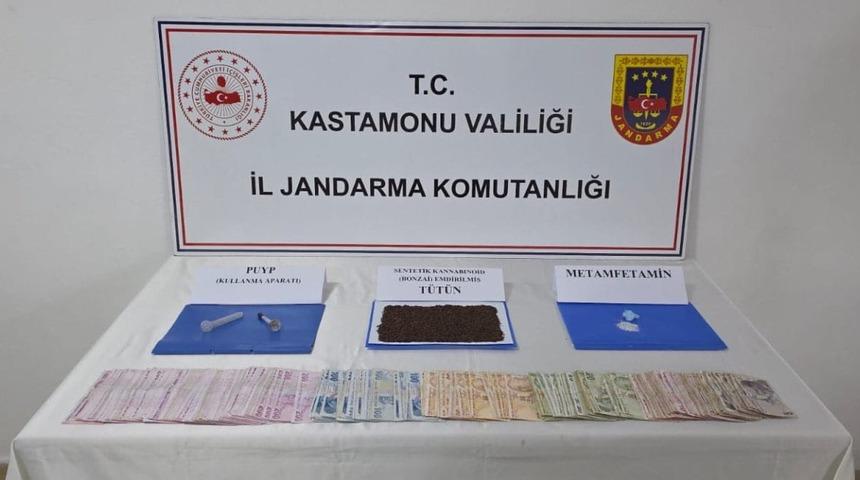 Kastamonu'da uyuşturucuyla yakalanan 2 şüpheliden 1'i tutuklandı