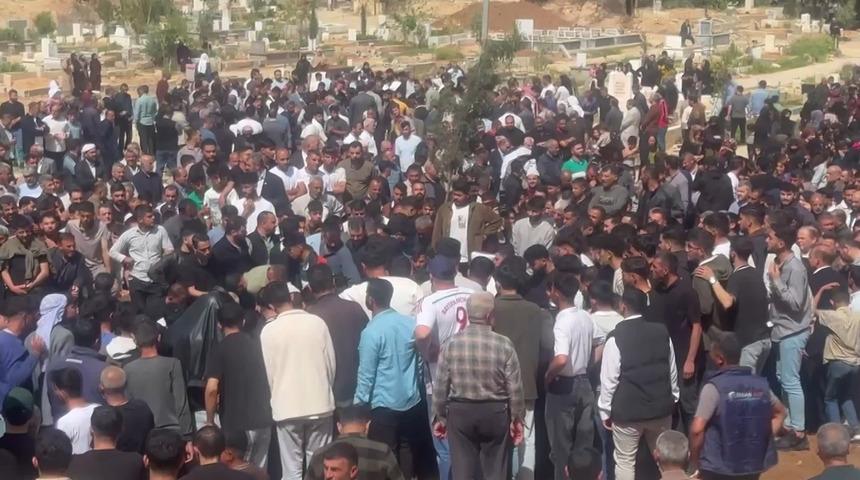 Şanlıurfa'da göçükte ölen 3 işçi gözyaşları içinde toprağa verildi